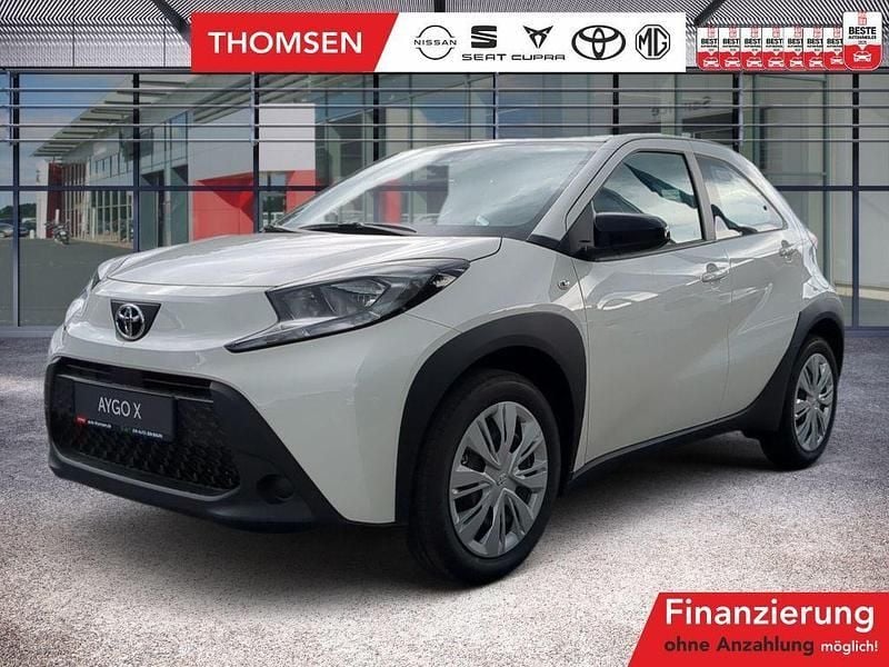 Schneewei Neu 2025 Toyota Aygo Play Kleinwagen | 19.490 € - Bild 1/4