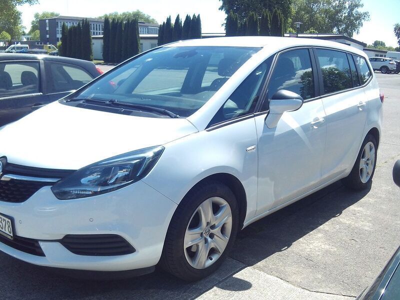 Weiß Gebraucht 2017 Opel Zafira Edition Van / Kleinbus | 12.980 € (Etwas zu teuer) - Bild 1/4