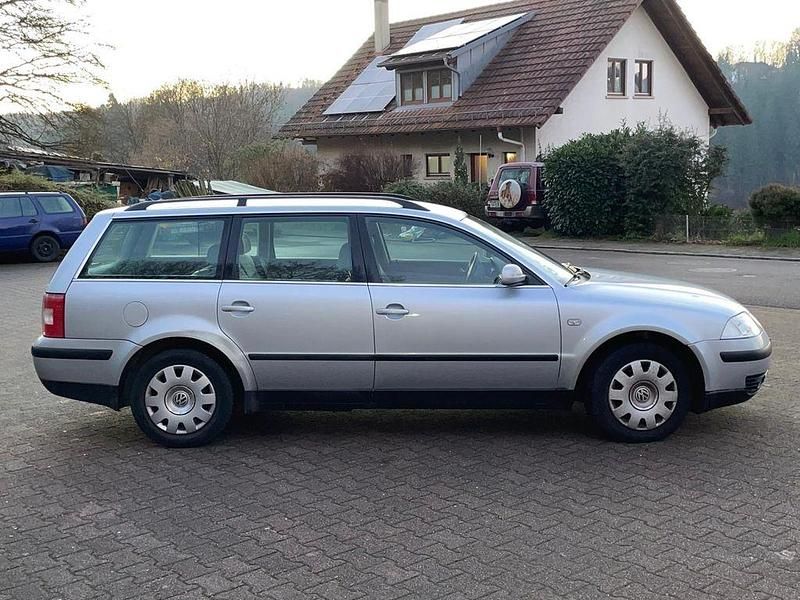 Gebraucht VW Passat 102 PS (75 kW) 2001 Grau Limousine
