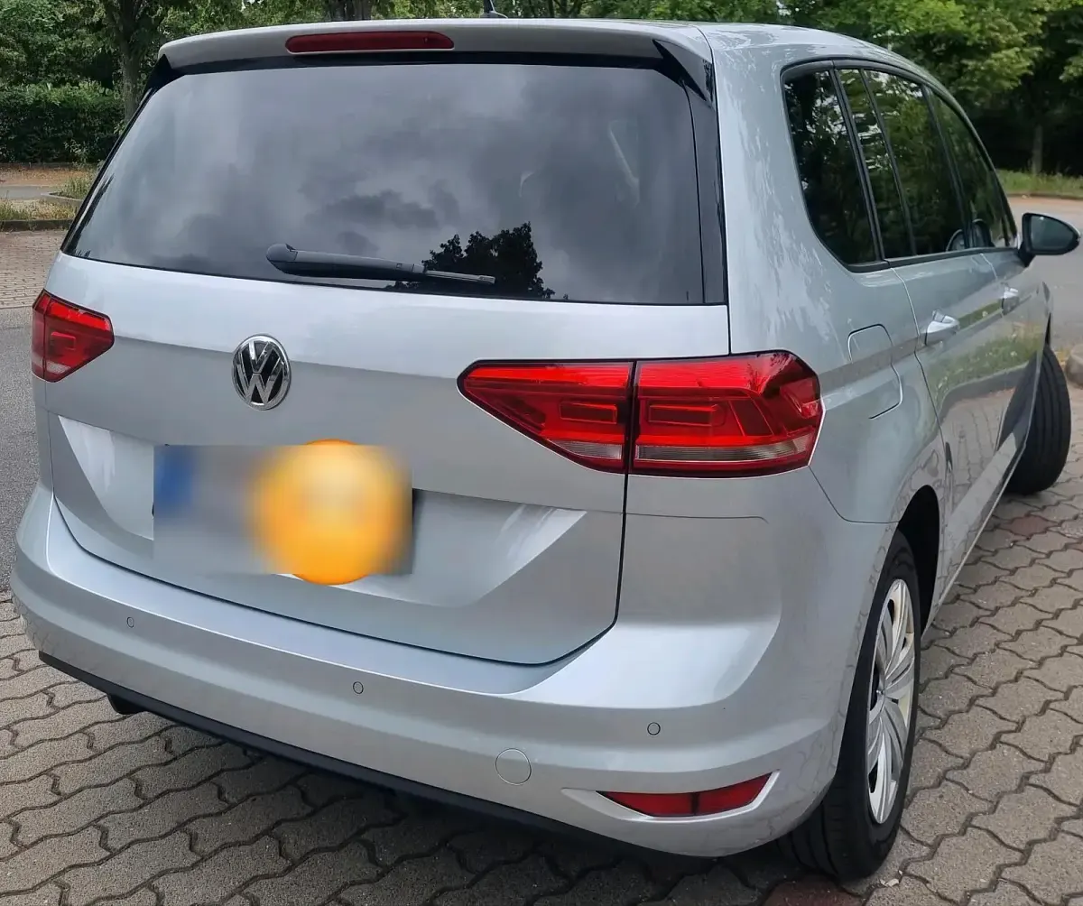 Gebraucht VW Touran Trendline 85 PS (62 kW) 2017 Silber Van / Kleinbus