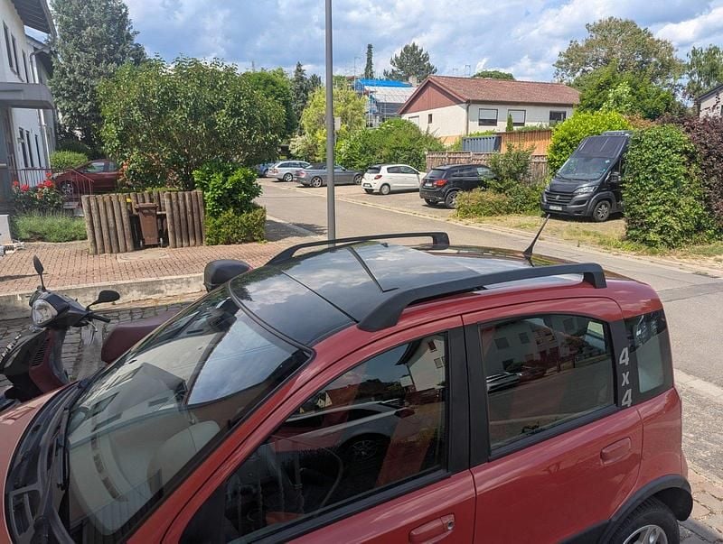 Rot Gebraucht 2005 Fiat Panda Kleinwagen | 3.100 € (Etwas zu teuer) - Bild 1/4