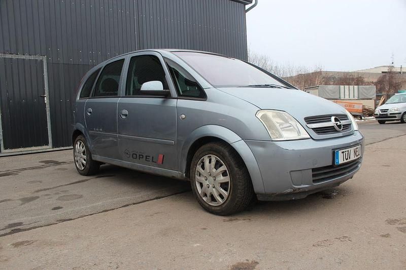 Używany Opel Meriva Edition 101 KM (74 kW) 2005 Srebrny Minivan