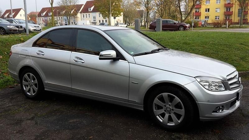 Gebraucht Mercedes C180 156 PS (114 kW) 2011 Silber Limousine