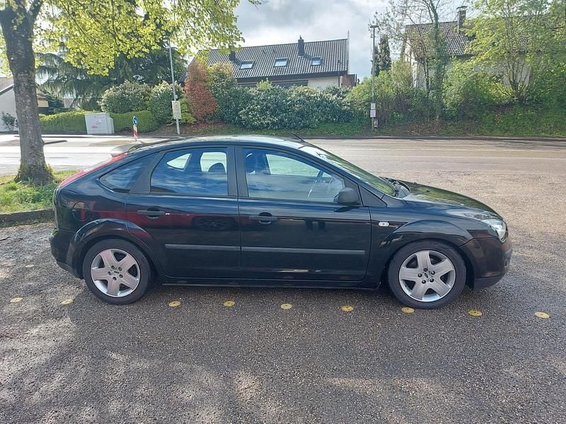 Second-hand Ford Focus 101 CP (74 kW) 2007 Negru Hatchback