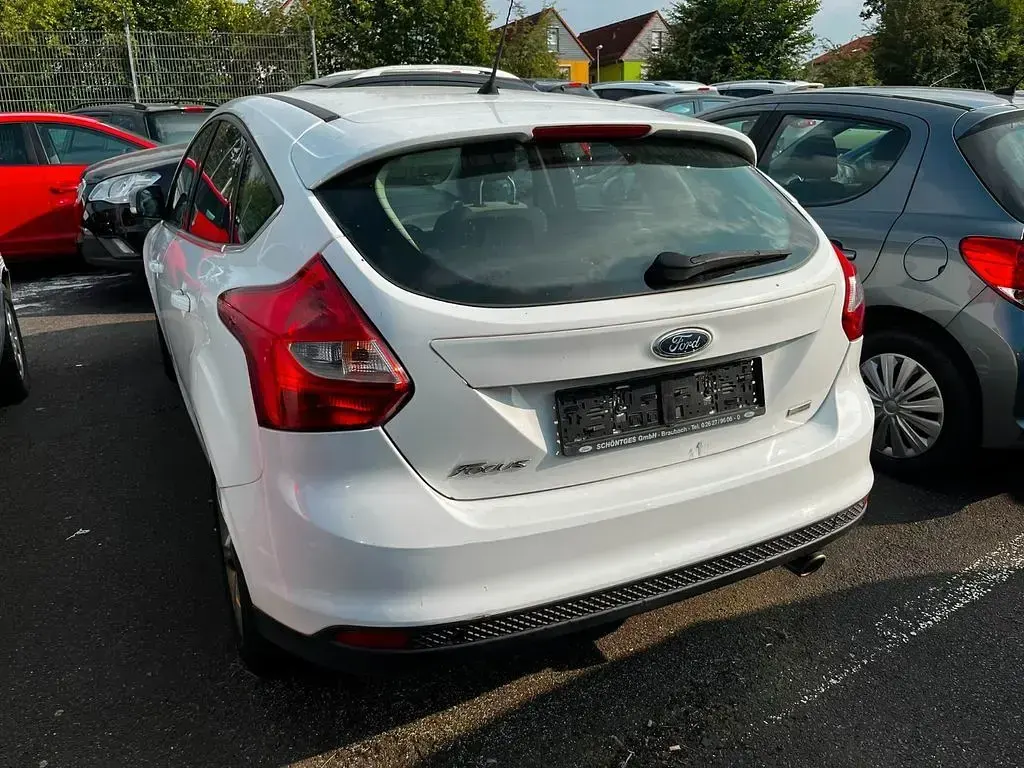 Gebraucht Ford Focus Champions Edition 150 PS (110 kW) 2012 Weiß Limousine