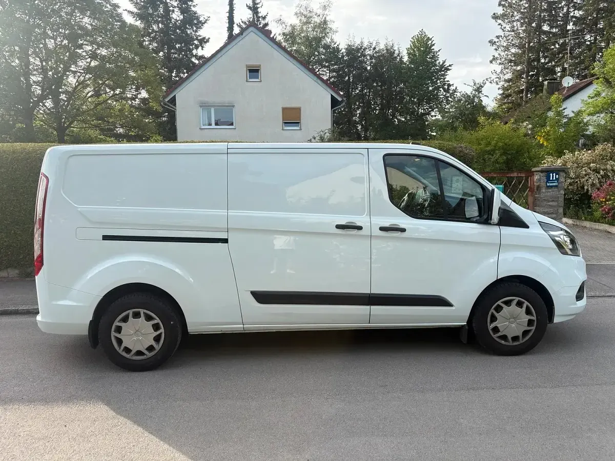 Gebraucht Ford Transit Custom 131 PS (96 kW) 2019 Weiß Van / Kleinbus