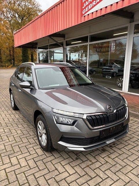 Grau Gebraucht 2024 Skoda Kamiq Ambition SUV | 19.850 € (Fairer Preis) - Bild 1/4