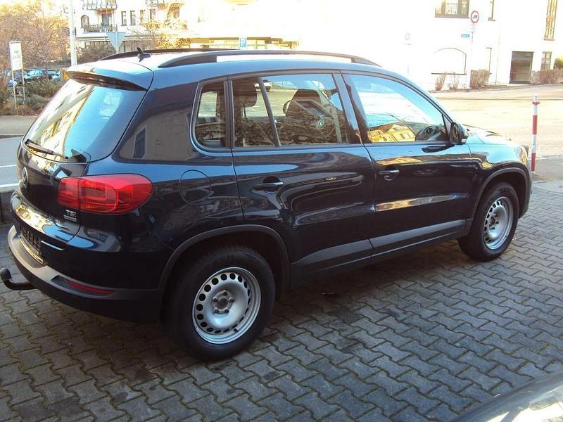 Gebraucht VW Tiguan Trendline 122 PS (89 kW) 2011 Blau SUV