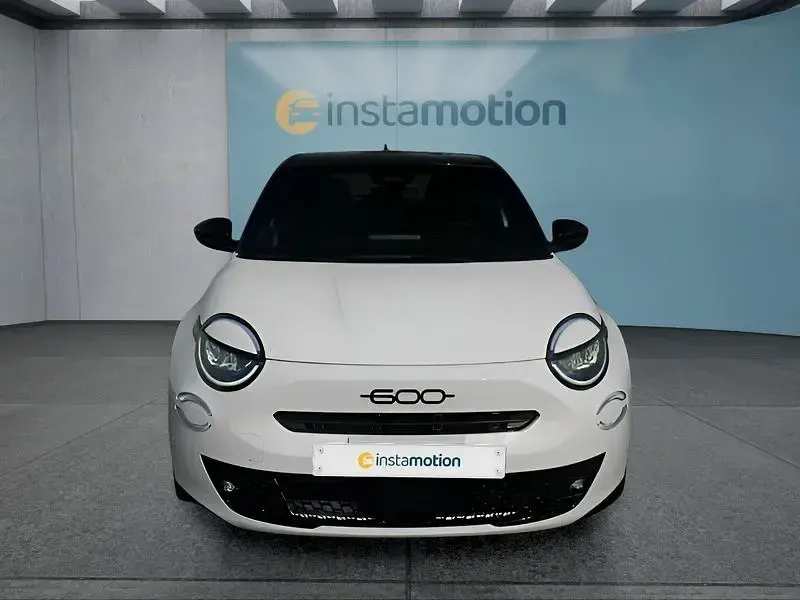 Neu Fiat 600 101 PS (74 kW) 2026 Weiß SUV