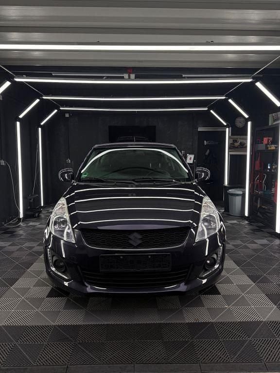 Gebraucht Suzuki Swift Club 94 PS (69 kW) 2015 Schwarz Kleinwagen