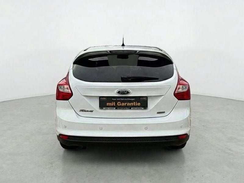 Gebraucht Ford Focus SYNC Edition 125 PS (91 kW) 2013 Weiß Limousine