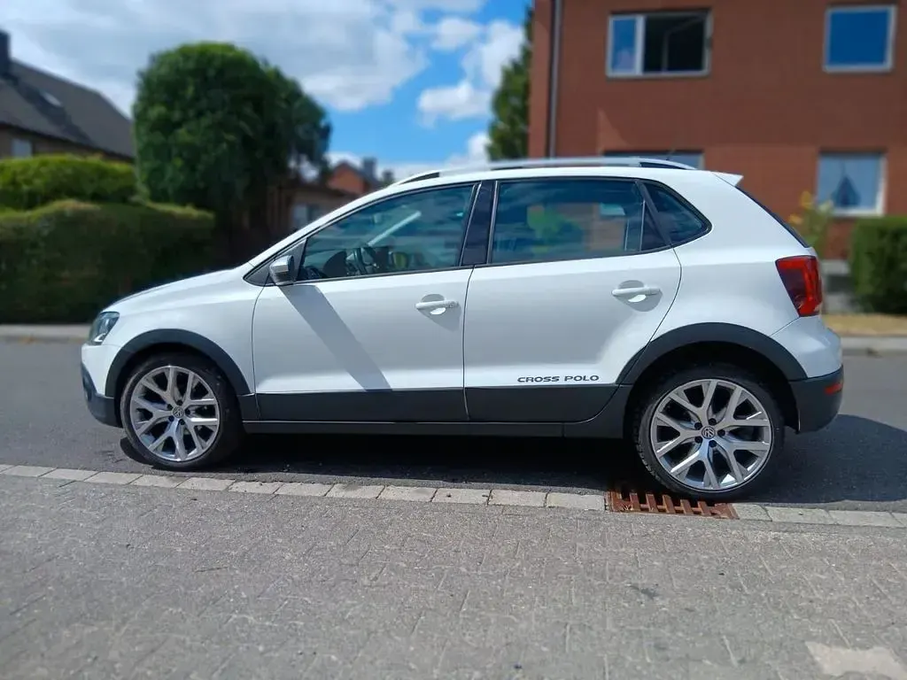 Gebraucht VW Polo Cross Highline 90 PS (66 kW) 2015 Weiß Kleinwagen