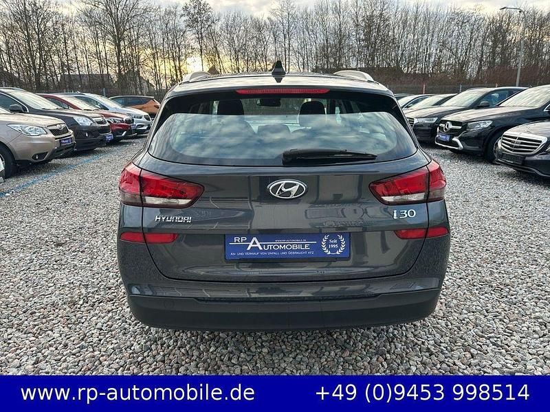 Gebraucht Hyundai i30 Pure 110 PS (80 kW) 2021 Grau Kombi