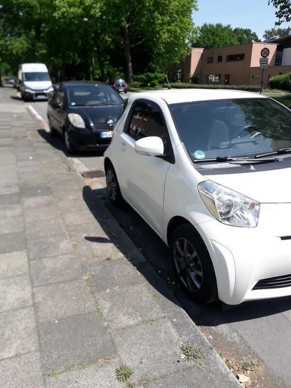 Weiß Gebraucht 2009 Toyota iQ Kleinwagen | 2.999 € (Guter Preis) - Bild 1/4
