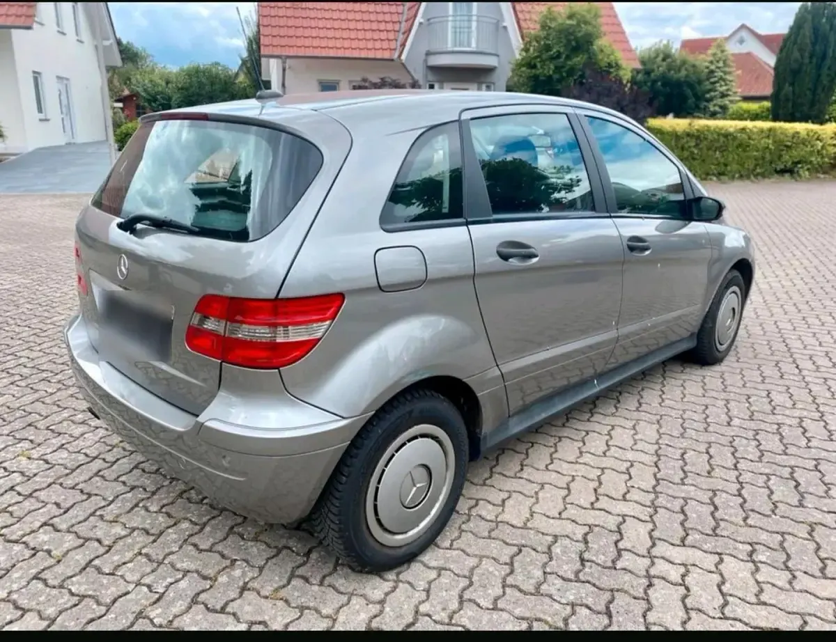 Gebraucht Mercedes B150 95 PS (69 kW) 2007 Silber Van / Kleinbus