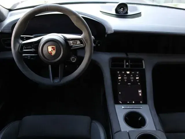 Gebraucht Porsche Taycan GTS 439 kW (598 PS) 2023 Vulkangraumetallic Limousine