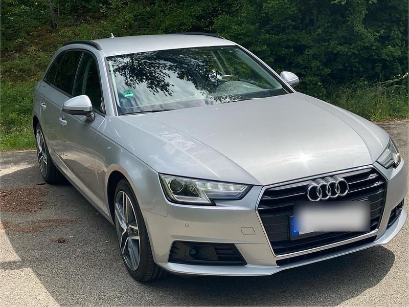 Silber Gebraucht 2016 Audi A4 Kombi | 13.500 € (Fairer Preis) - Bild 1/4