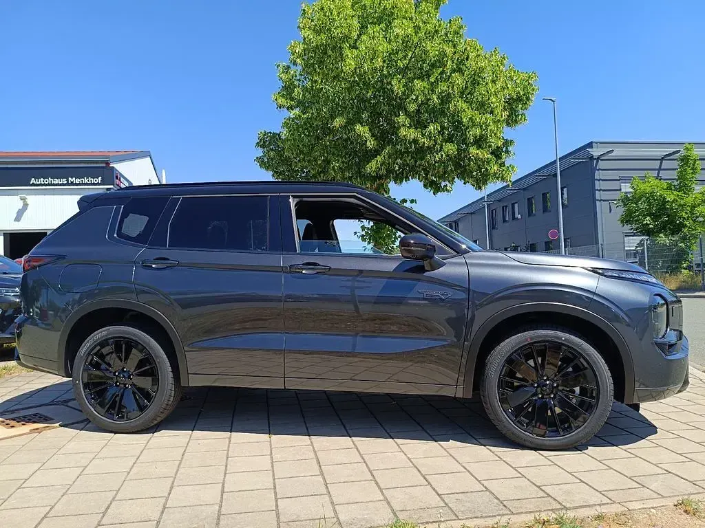 Neu Mitsubishi Outlander P-HEV Top 306 PS (225 kW) 2026 Schwarz SUV