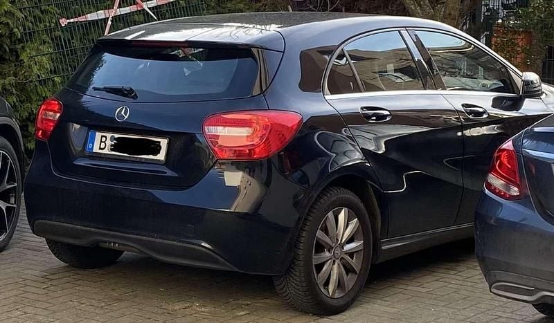 Gebraucht Mercedes A180 122 PS (89 kW) 2013 Schwarz Kleinwagen