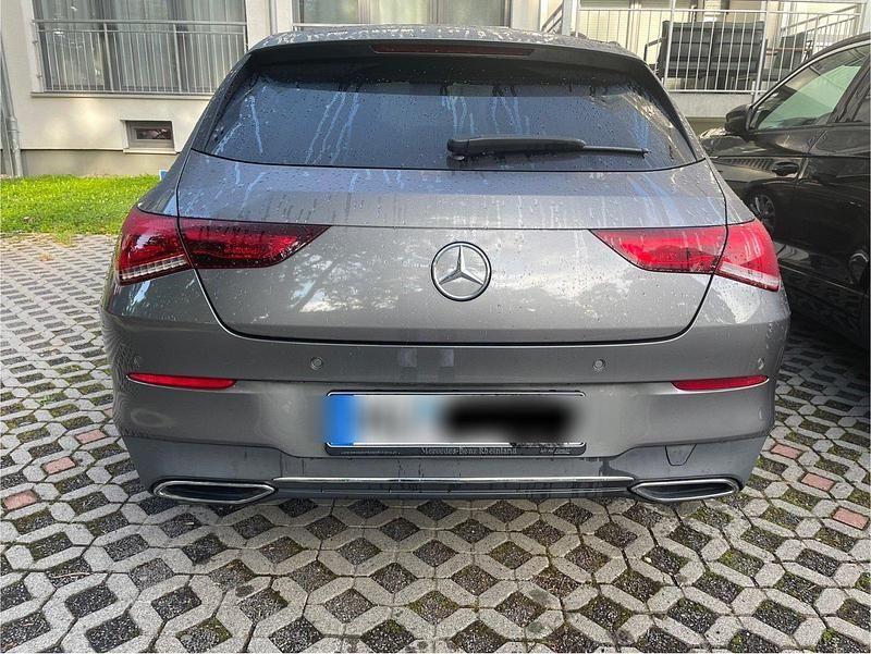 Grau Gebraucht 2020 Mercedes CLA180 Shooting Brake Kombi | 24.500 € (Fairer Preis) - Bild 1/4