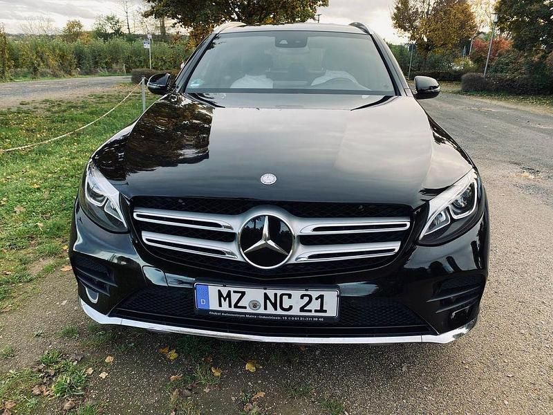 Schwarz Gebraucht 2016 Mercedes GLC250 AMG line SUV | 23.850 € (Fairer Preis) - Bild 1/4