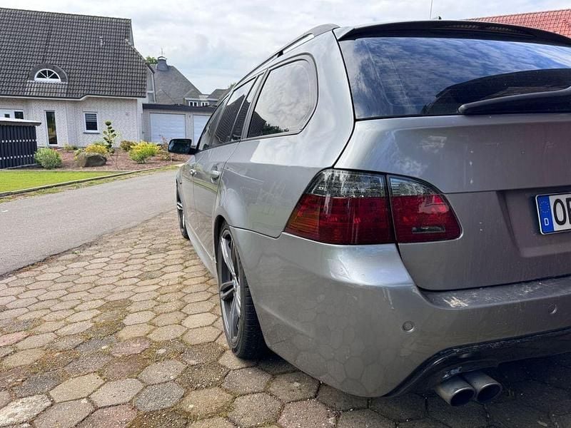 Gebraucht BMW 545 Performance 333 PS (244 kW) 2004 Grau Kombi