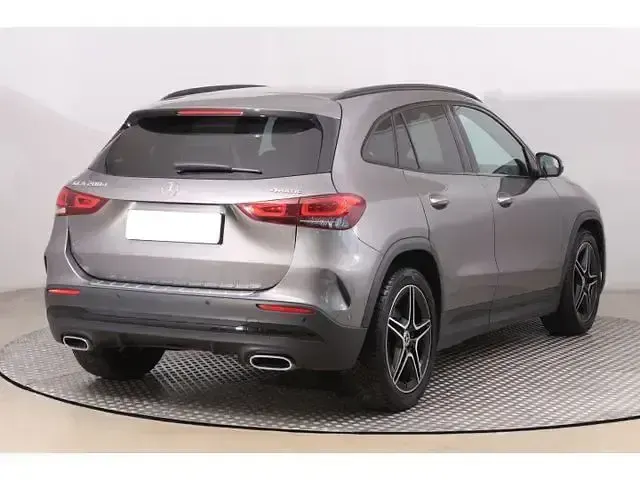 Gebraucht Mercedes GLA200 AMG line 150 PS (110 kW) 2023 Grau SUV
