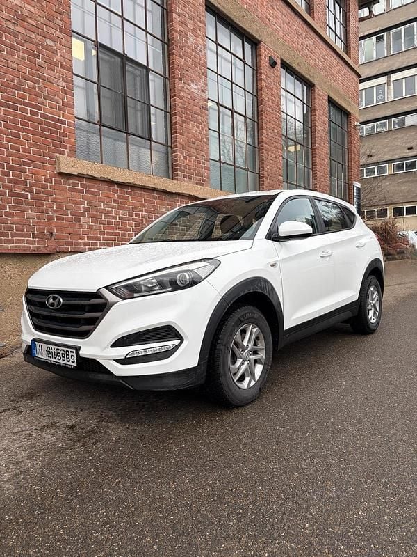 Weiß Gebraucht 2016 Hyundai Tucson GO! SUV | 12.500 € (Fairer Preis) - Bild 1/4