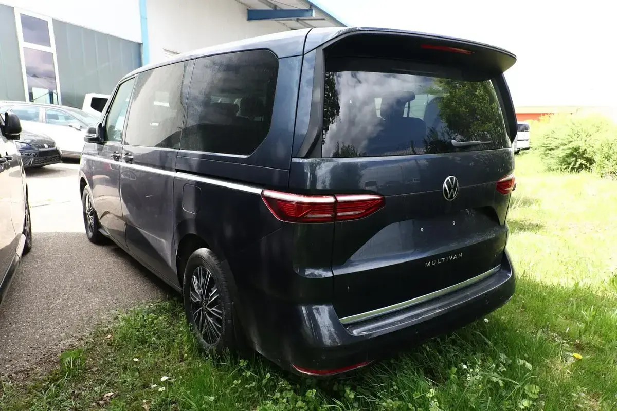 Neu VW Multivan Style 150 PS (110 kW) 2026 Starlight blue metallic Van / Kleinbus