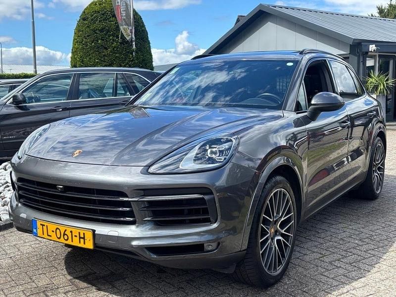 Grau Gebraucht 2018 Porsche Cayenne SUV | 30.950 € (Superpreis) - Bild 1/4