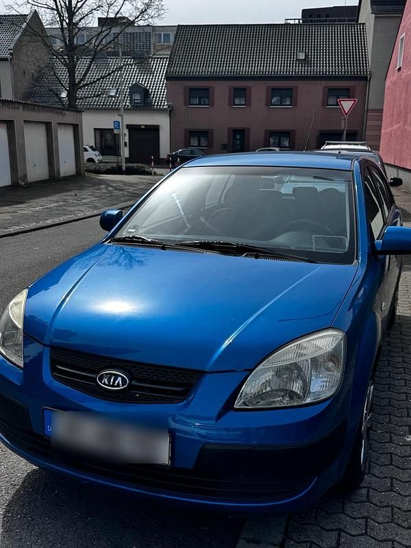 Blau Gebraucht 2006 Kia Rio Kombi | 950 € (Guter Preis) - Bild 1/4