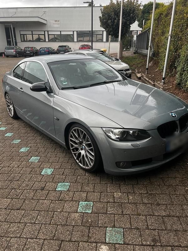 Grau Gebraucht 2007 BMW 325 Coupé | 7.490 € (Fairer Preis) - Bild 1/4