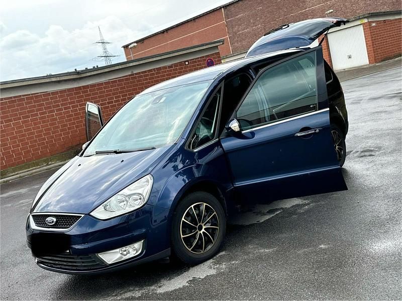 Blau Gebraucht 2007 Ford Galaxy Ghia Van / Kleinbus | 3.699 € - Bild 1/4