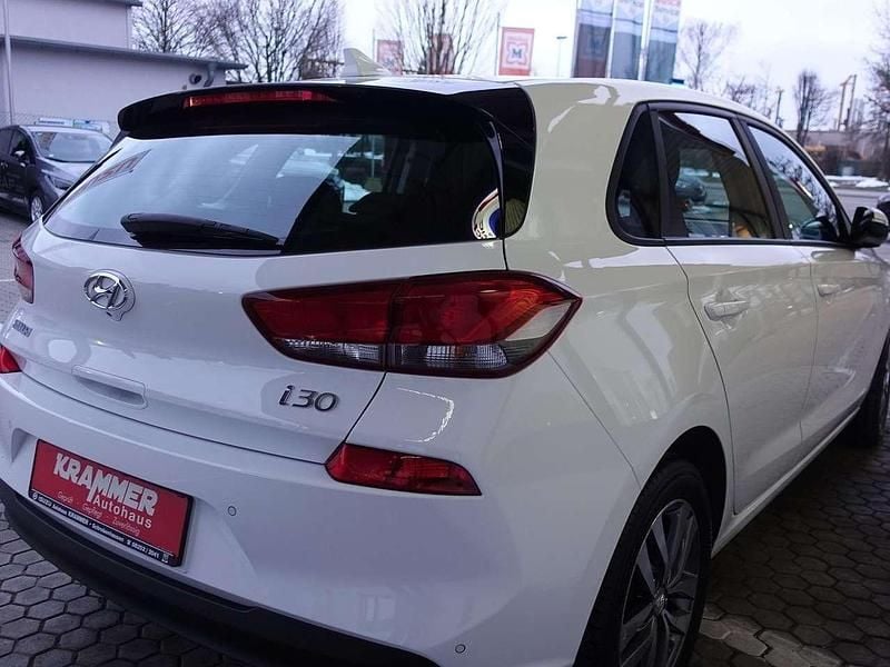 Gebraucht Hyundai i30 Trend 140 PS (102 kW) 2018 Polar white / sol Kleinwagen