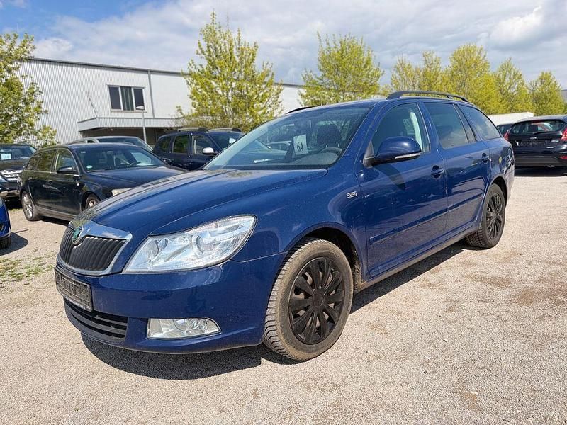 Gebraucht Skoda Octavia 105 PS (77 kW) 2011 Blau Kombi