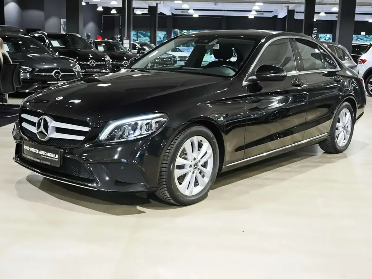 Gebraucht Mercedes C200 Avantgarde 184 PS (135 kW) 2019 Schwarz Limousine