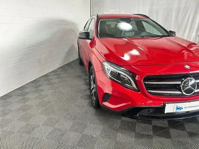 Gebraucht Mercedes GLA200 Urban 136 PS (100 kW) 2016 Rot SUV