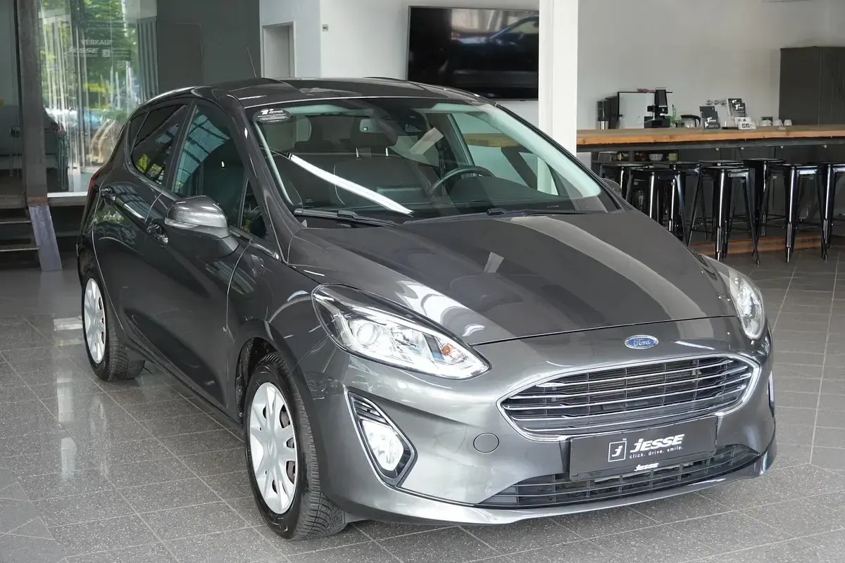 Gebraucht Ford Fiesta Titanium 86 PS (63 kW) 2018 Grau metallic Kleinwagen
