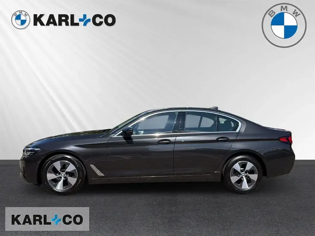 Gebraucht BMW 520 Sport Line 184 PS (135 kW) 2023 Grau Limousine
