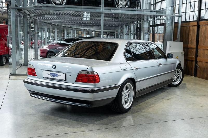 Gebraucht BMW 750 326 PS (239 kW) 1997 Silber Limousine
