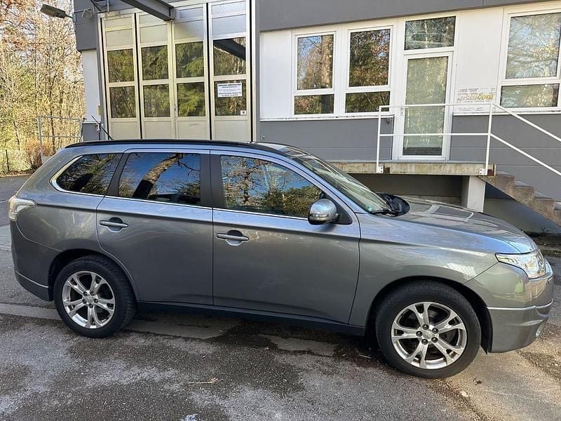 Gebraucht Mitsubishi Outlander Intense 150 PS (110 kW) 2013 Grau SUV