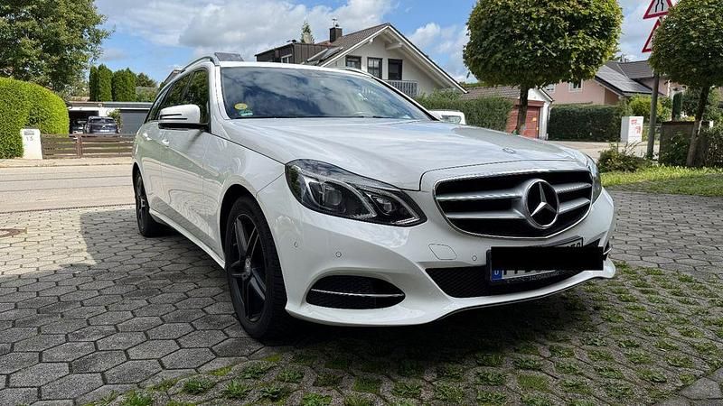 Weiß Gebraucht 2016 Mercedes E220 Kombi | 14.900 € (Guter Preis) - Bild 1/4