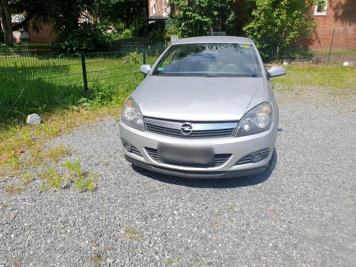 Gebraucht Opel Astra GTC 140 PS (102 kW) 2009 Silber Coupé
