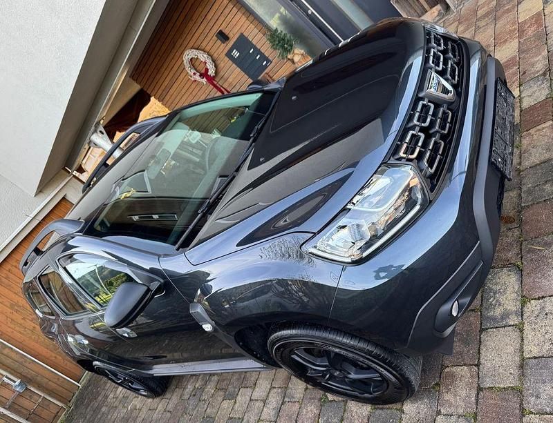 Grau Gebraucht 2022 Dacia Duster Essentiel SUV | 15.690 € (Guter Preis) - Bild 1/4