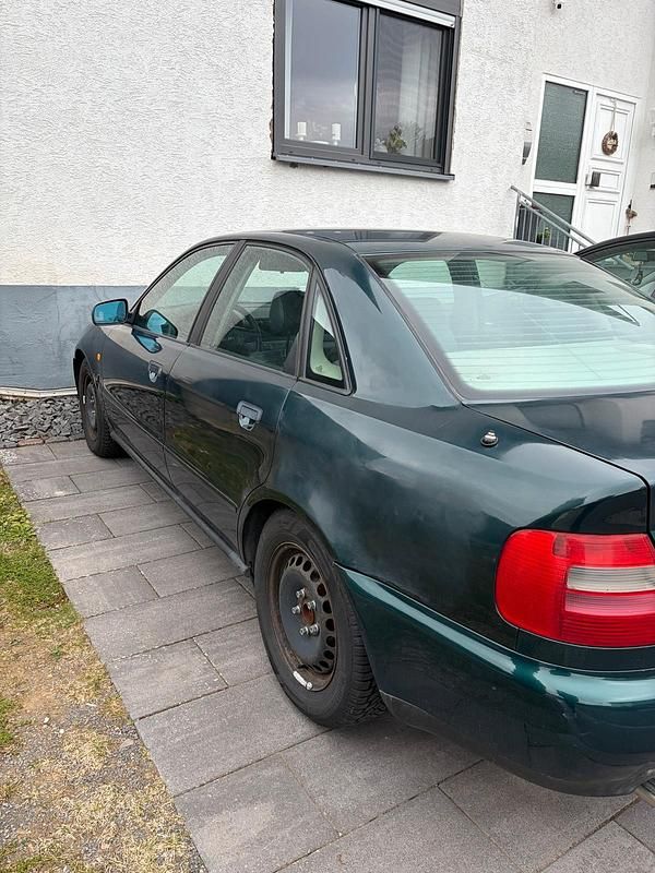 Second-hand Audi A4 150 CP (110 kW) 1995 Verde Berlinǎ