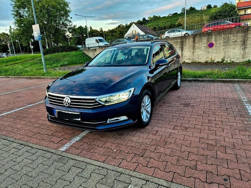 Blau Gebraucht 2017 VW Passat Kombi | 8.000 € (Superpreis) - Bild 1/4