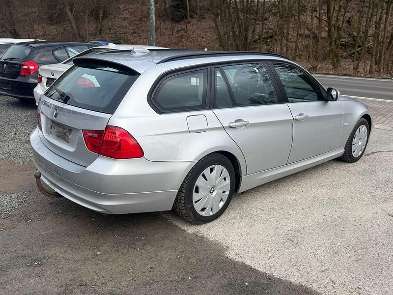 Gebraucht BMW 320 Advantage 177 PS (130 kW) 2010 Silber Limousine