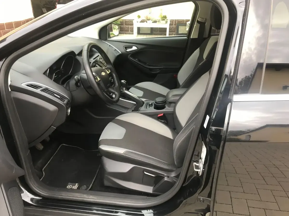 Gebraucht Ford Focus Champions Edition 116 PS (85 kW) 2012 Schwarz Kombi