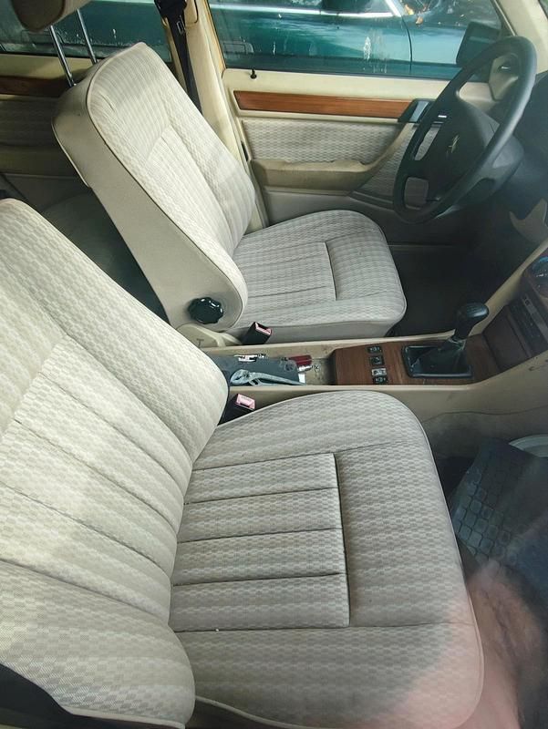 Gebraucht Mercedes E230 132 PS (97 kW) 1992 Braun Limousine