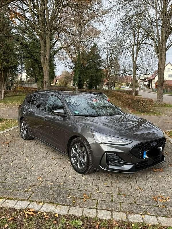 Grau Gebraucht 2024 Ford Focus ST-Line X Kombi | 22.999 € (Guter Preis) - Bild 1/4